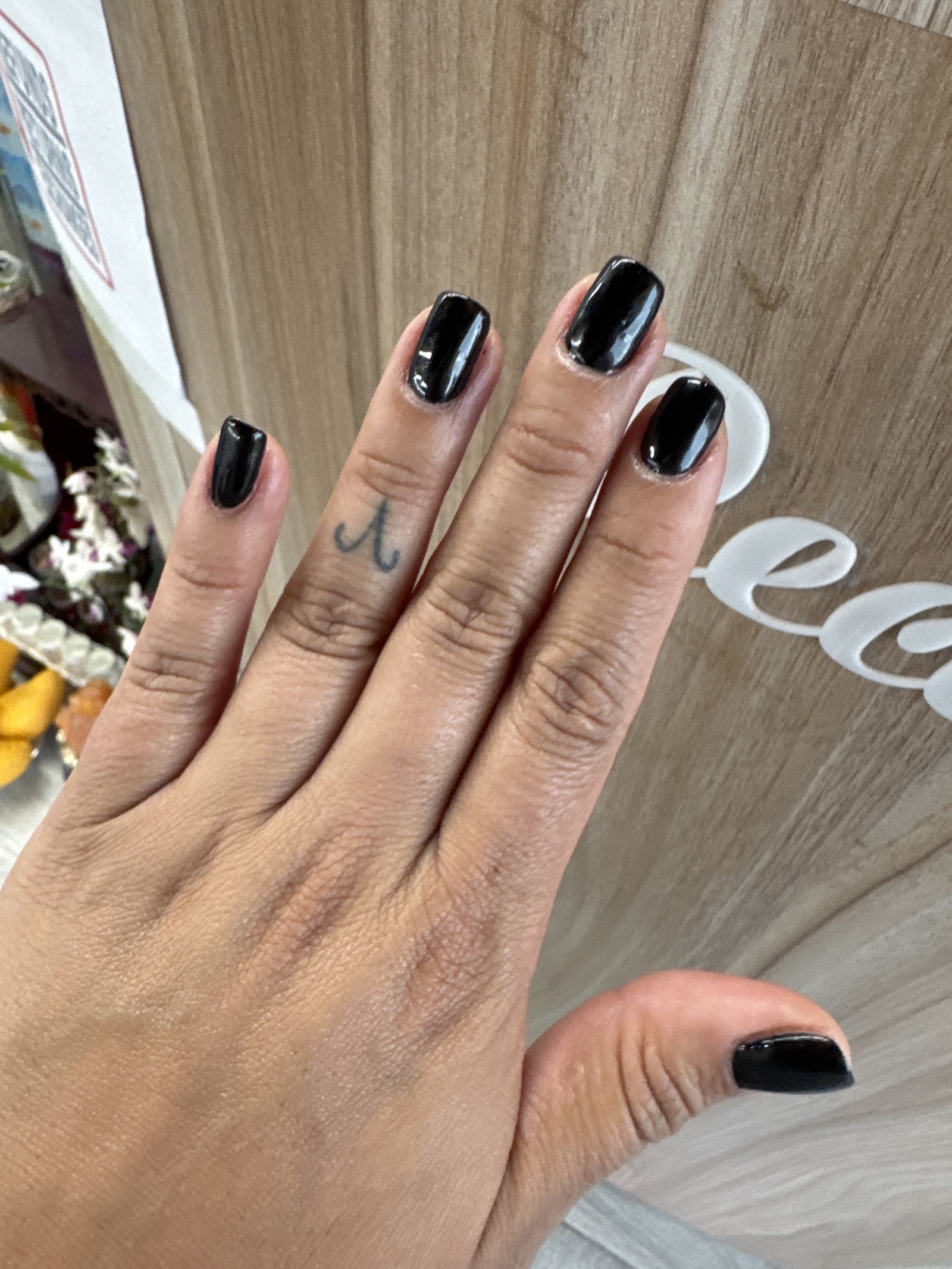 AJ Nails & Spa logo